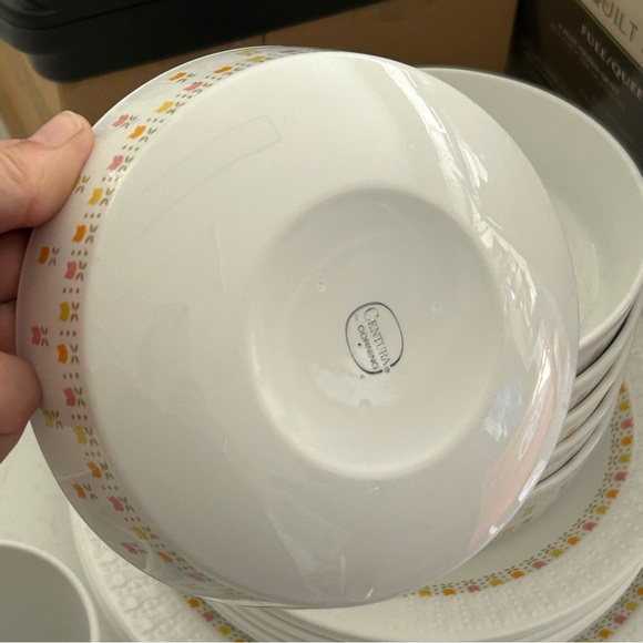 Centura April Tulips Dinnerware - Picture 4 of 6